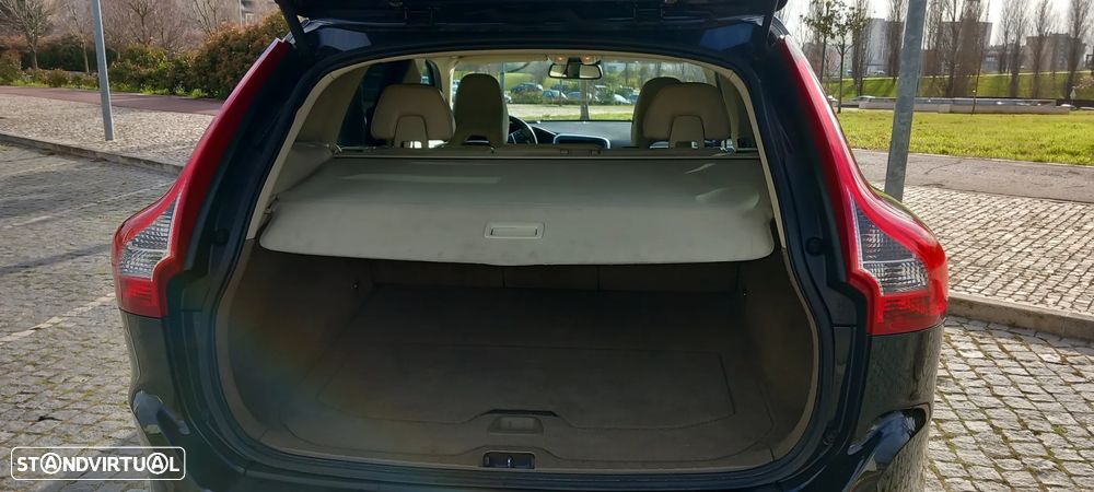 Volvo XC 60 2.0 D3 Drive Momentum - 14