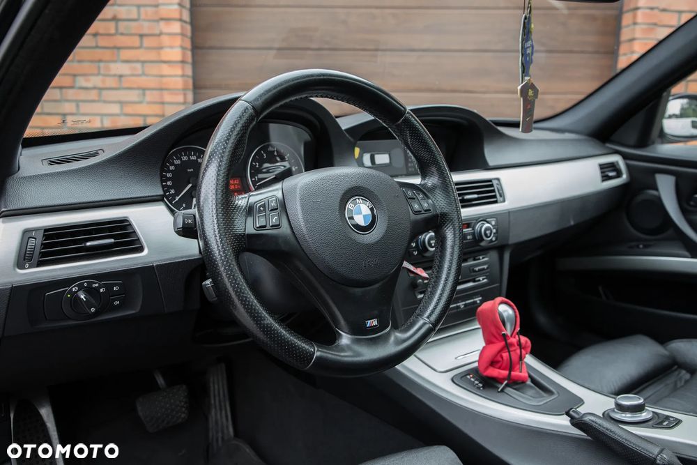 BMW Seria 3 330xi Touring - 12