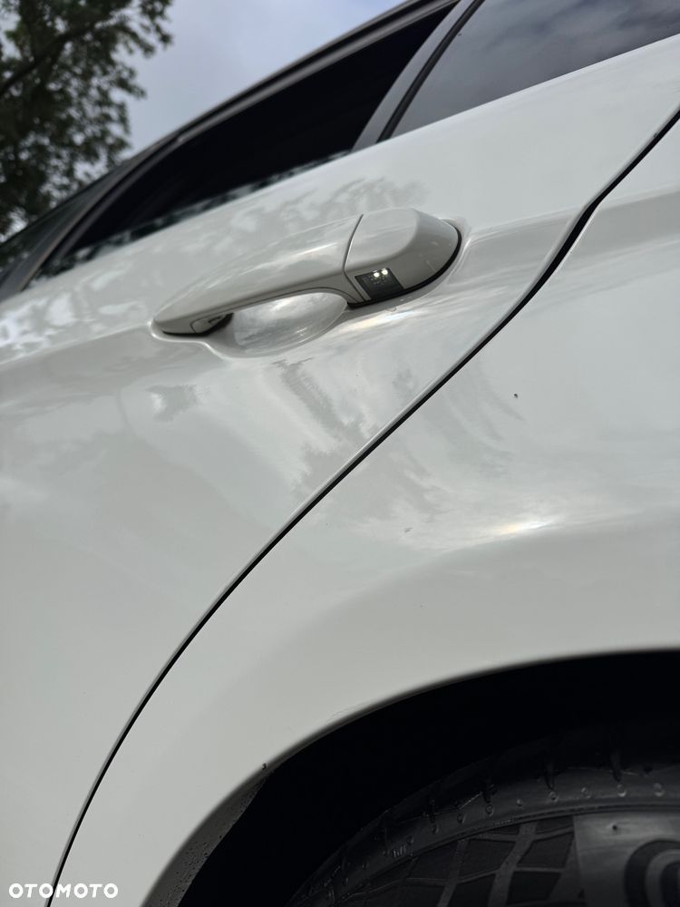 BMW Seria 3 318d DPF Touring Edition Sport - 17