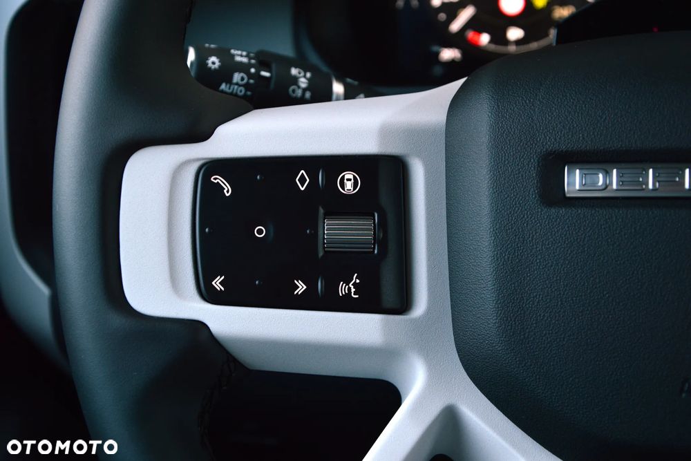 Land Rover Defender 3.0 D250 mHEV - 27