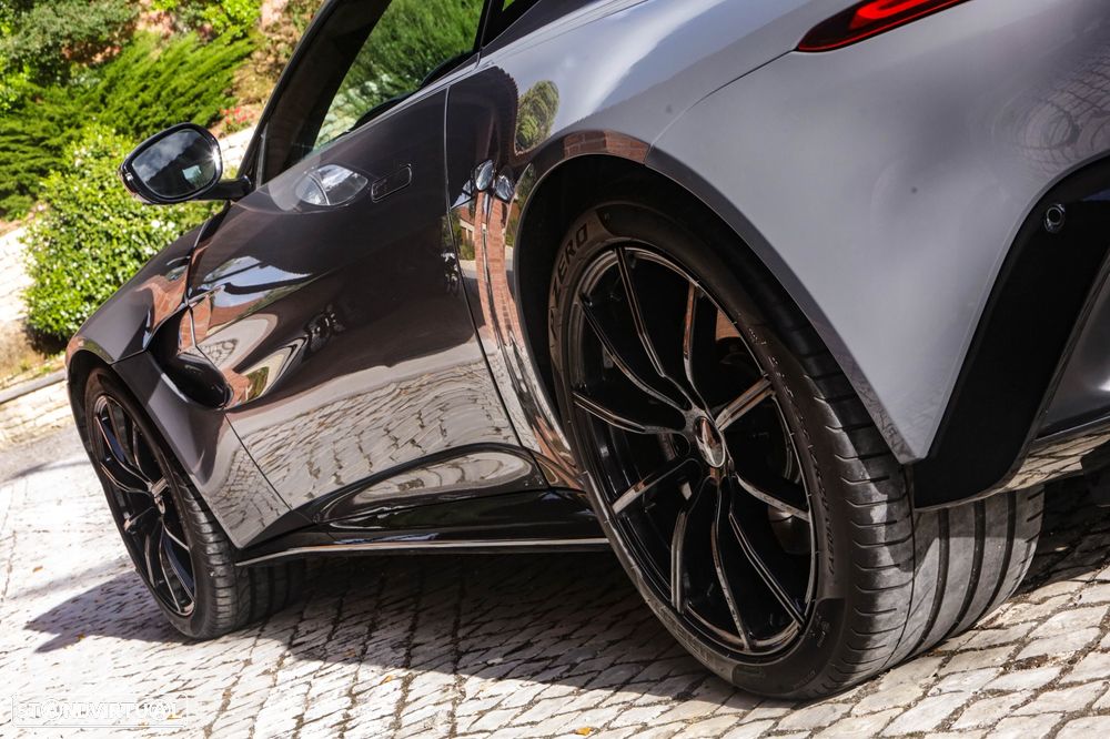 Aston Martin Vantage Coupe 4.0 Twin-Turbo V8 - 7