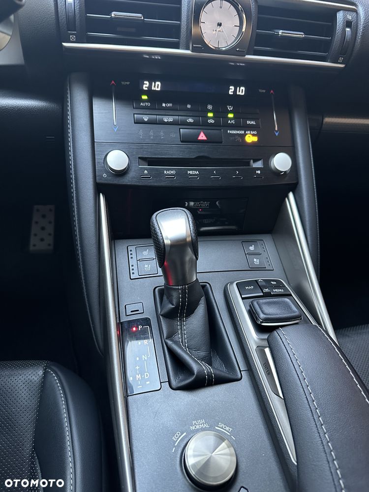 Lexus IS 200t F Sport - 17