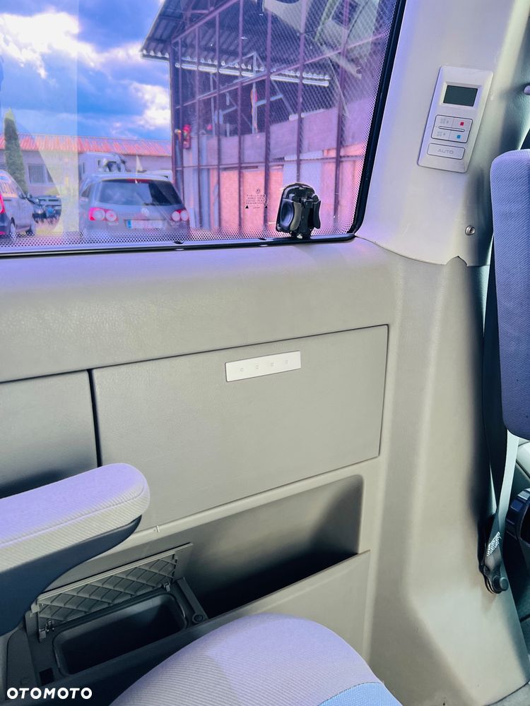 Volkswagen Multivan - 19