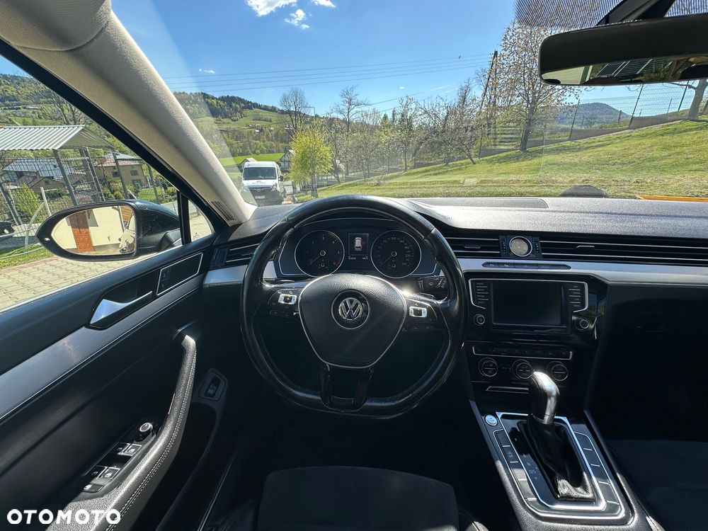 Volkswagen Passat - 16