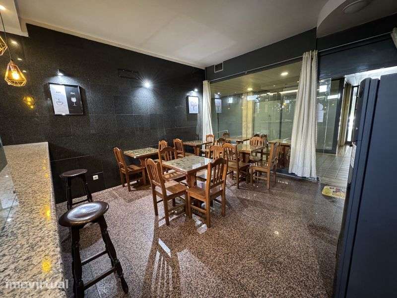 Aluga-se loja Centro Santa Maria da Feira - Grande imagem: 5/9