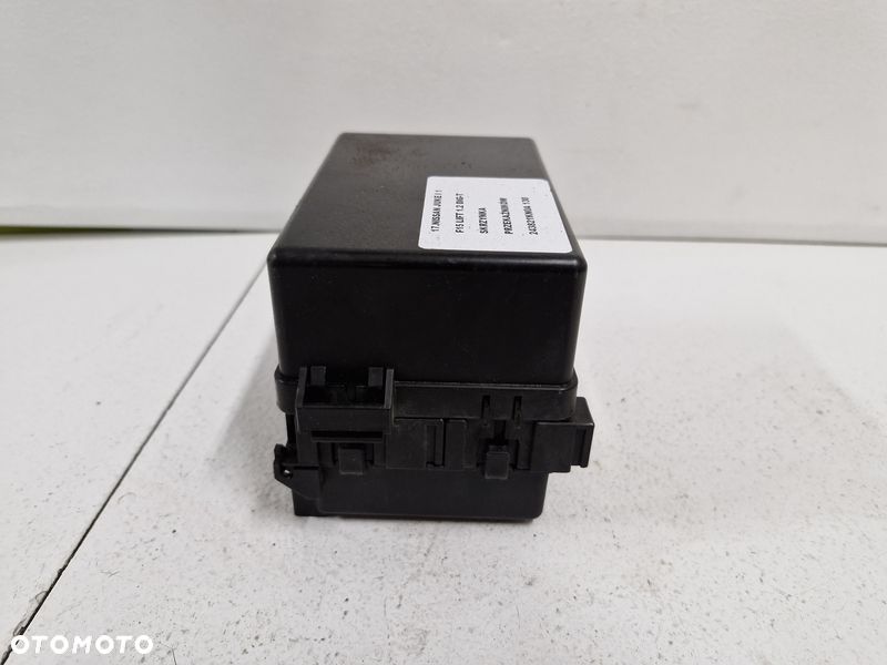 nissan juke i 1 f15 lift 1.2 dig-t skrzynka przekaźników 243821kn0a - 5