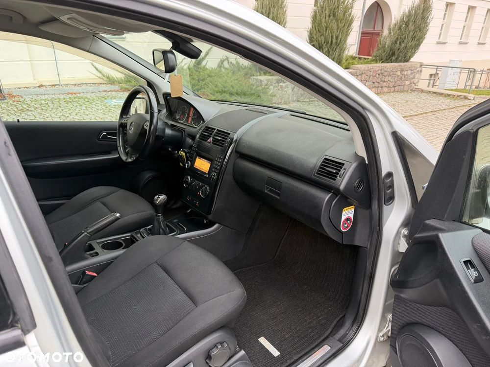 Mercedes-Benz Klasa A 150 BlueEFFICIENCY Elegance - 23