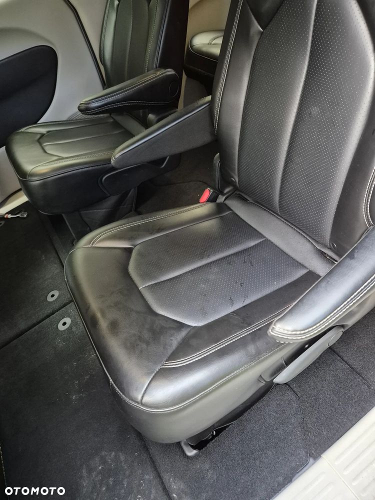 Chrysler Pacifica - 34