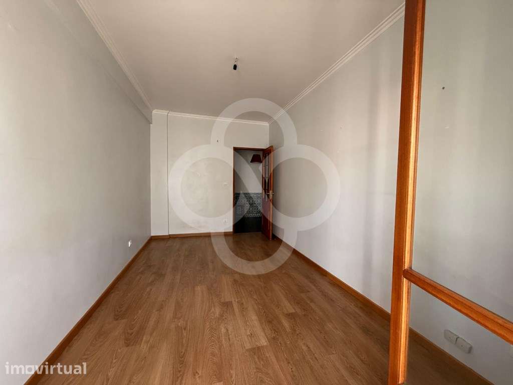 Apartamento T2 na Amadora com excelente localização e acessos rápidos - Grande imagem: 2/40