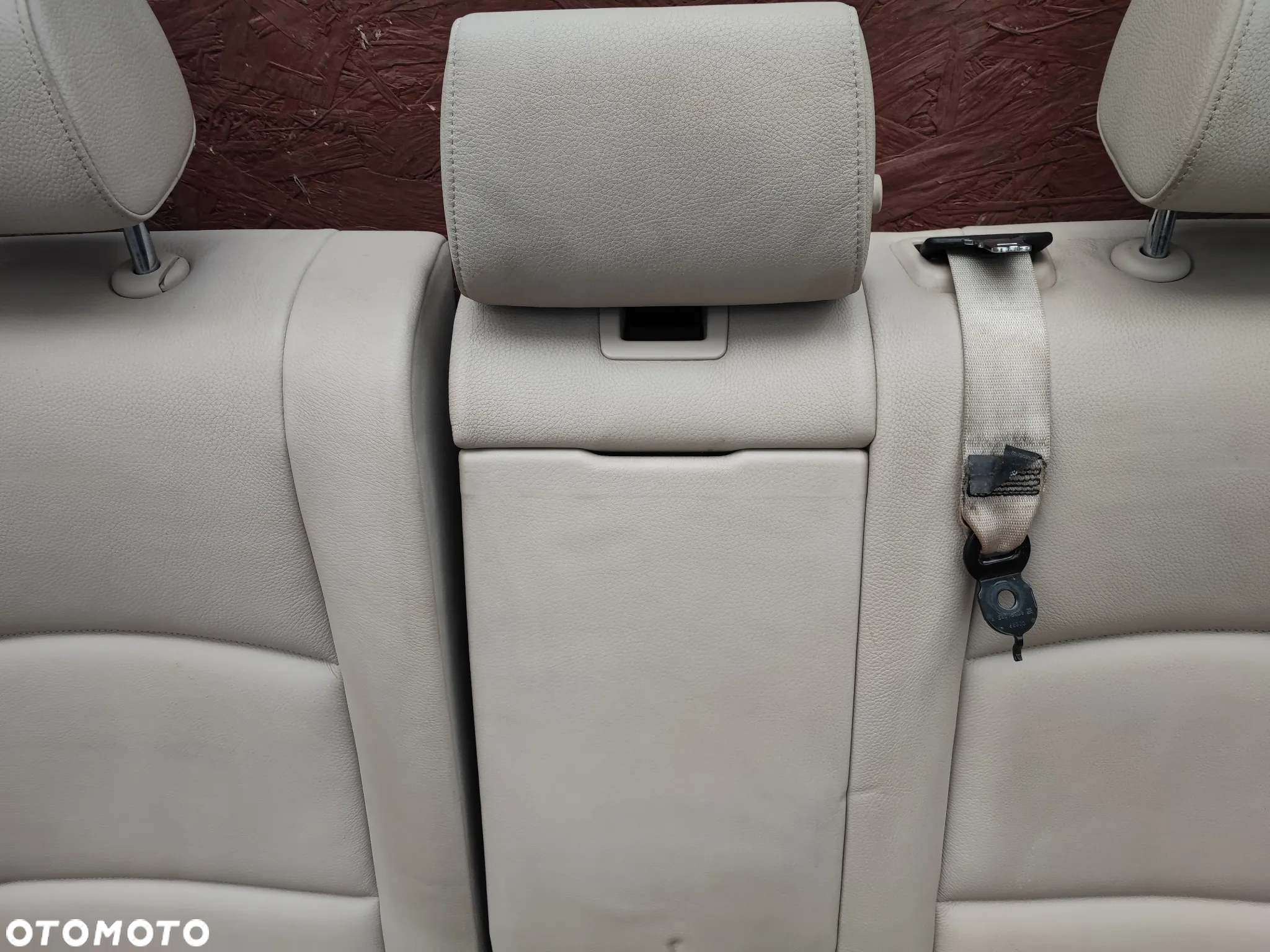 BMW F11 / F11N ORYGINALNA KANAPA TYŁ W KOLORZE DAKOTA OYSTER / BEŻOWA + PODŁOKIETNIK O NR. 7 254 260 OEM W DOBRYM STANIE - 20