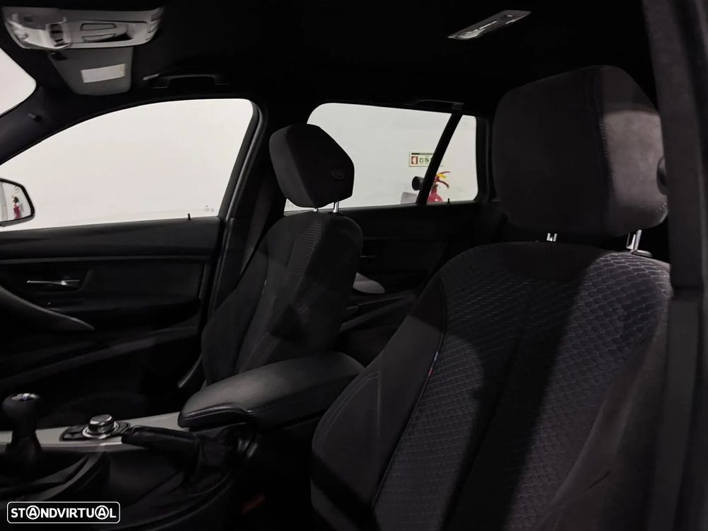 BMW 320 d Touring Pack M - 13