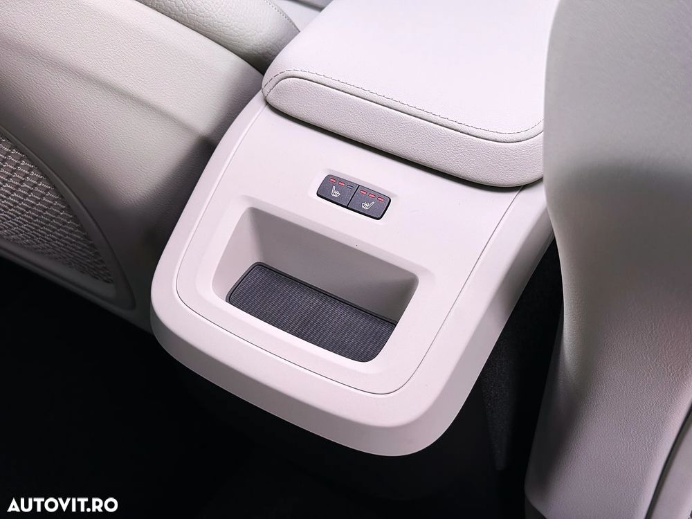 Volvo XC 60 B4 B Plus Dark - 34