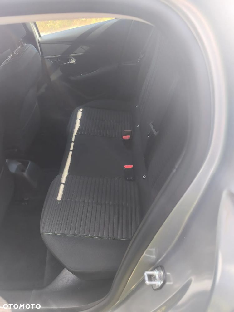 Peugeot 208 - 18