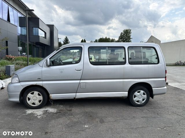 Toyota Hiace - 1