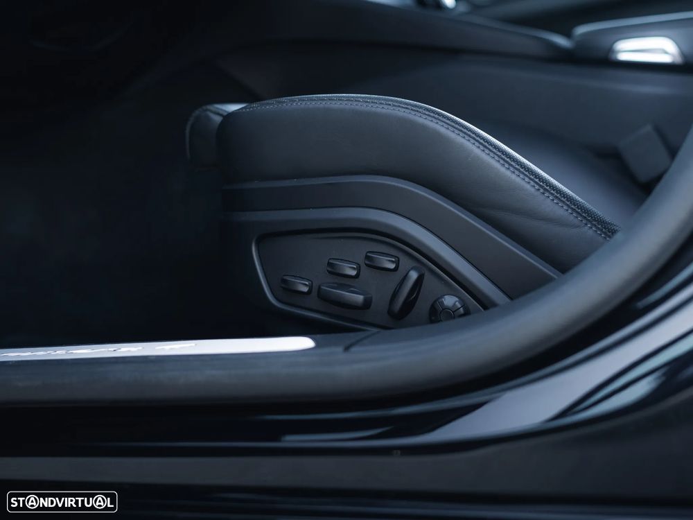 Porsche Panamera 4 E-Hybrid - 27