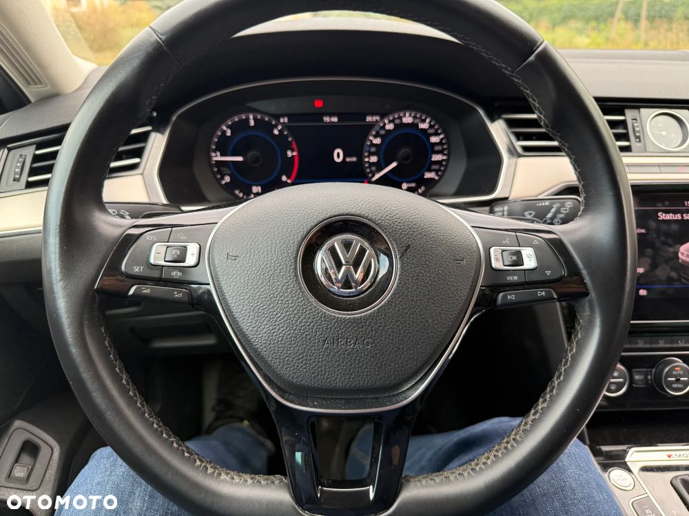 Volkswagen Passat - 25