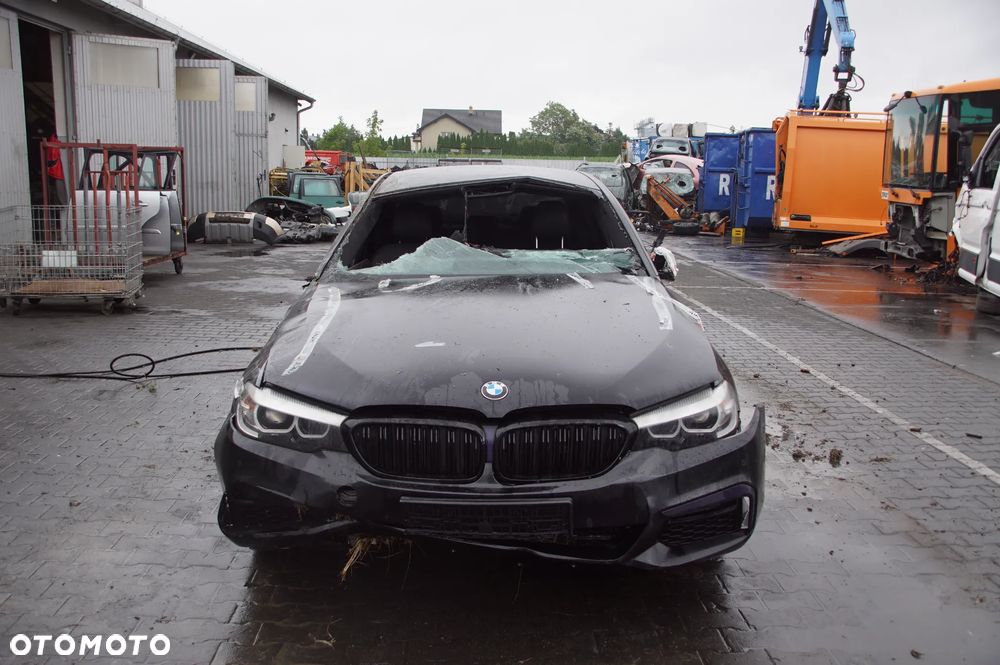 Auto na części - BMW G30 530d xDrive 3.0 D B57D30 265 KM GA8HP75X 475 2019R Silnik Skrzynia Drzwi Lampa Szyba Felga Deska Kokpit Moduł Licznik Radio Fotel Zderzak Chłodnica Błotnik Zawieszenie Turbina Wtryski Intercooler Kompletne Części Rozbiórka - 3