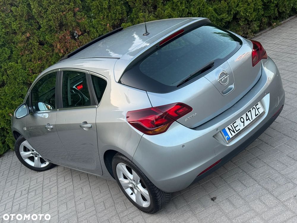 Opel Astra 1.6 Design Edition - 32