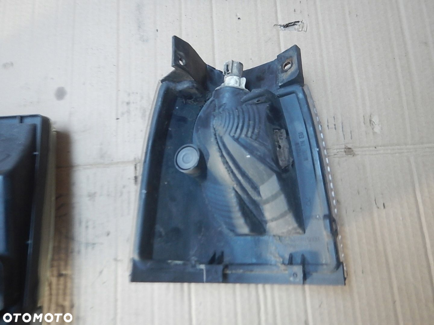 LAMPA PRZOD LEWA NISSAN CABSTAR 2004r 26010-9X204 - 9