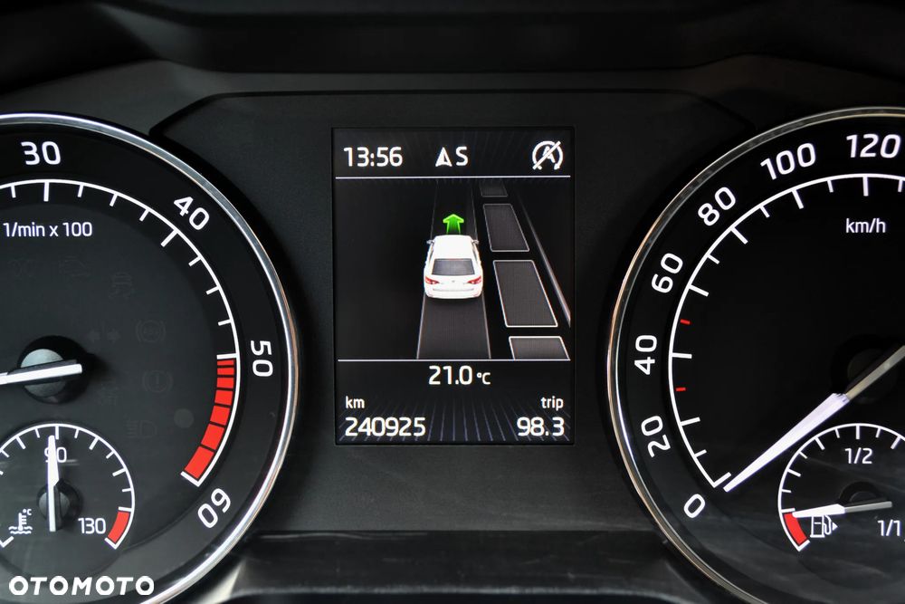 Skoda Superb 2.0 TDI Sportline DSG - 20