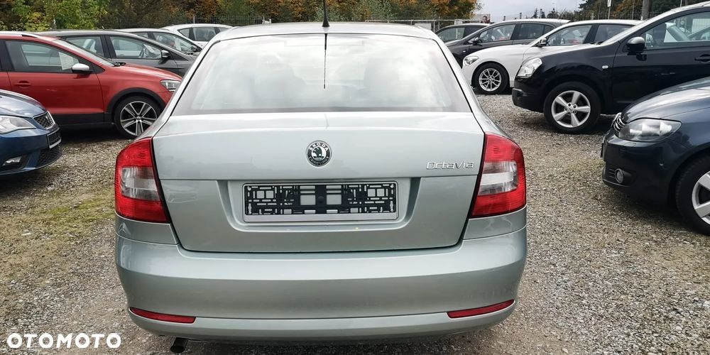 Skoda Octavia 1.6 Elegance - 8