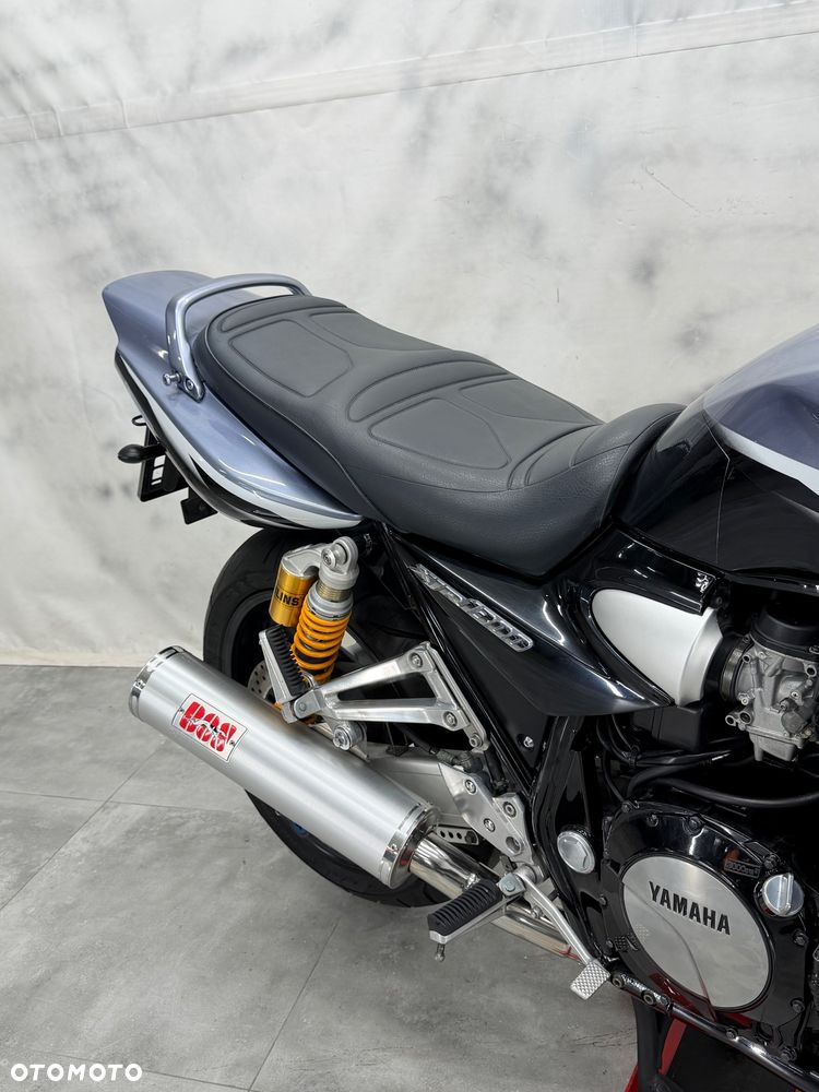 Yamaha XJR - 16