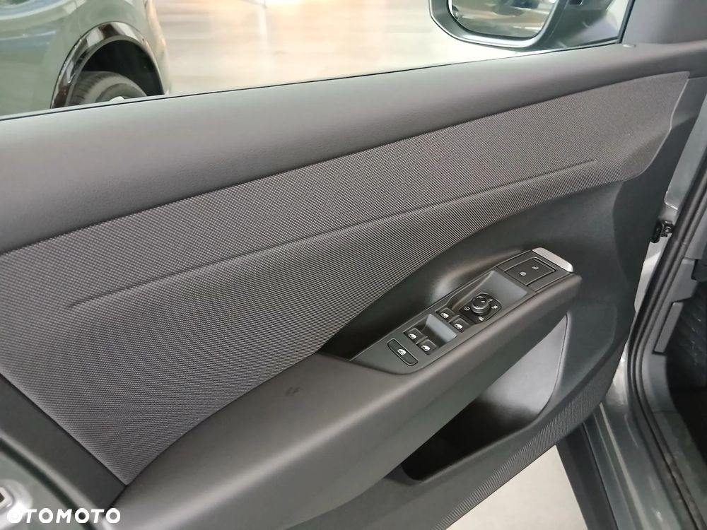Volkswagen T-Roc 1.5 eTSI Life DSG - 19
