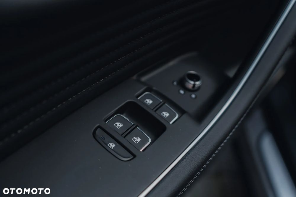 Hongqi HS5 2.0T Executive AWD - 30