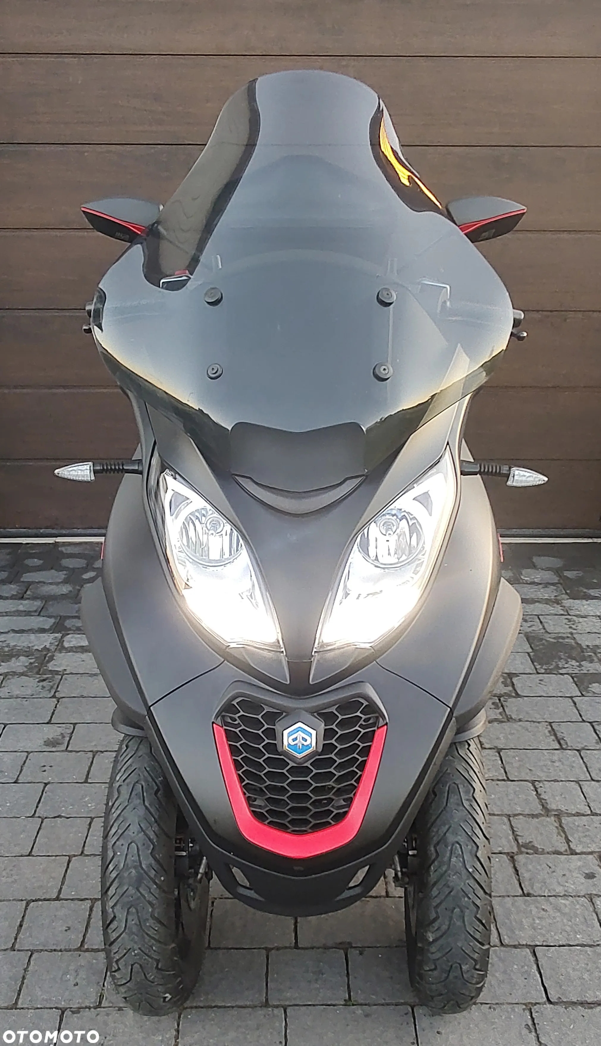 Piaggio MP-3 - 9