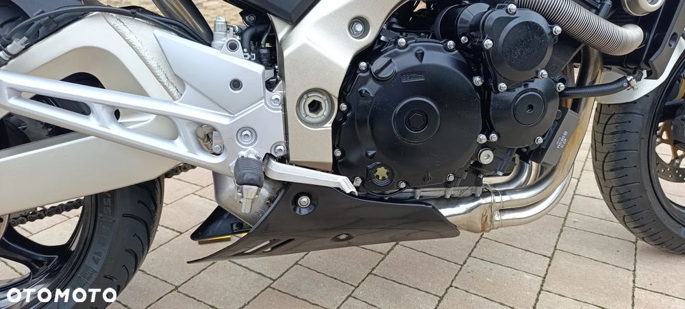 Suzuki GSR - 25