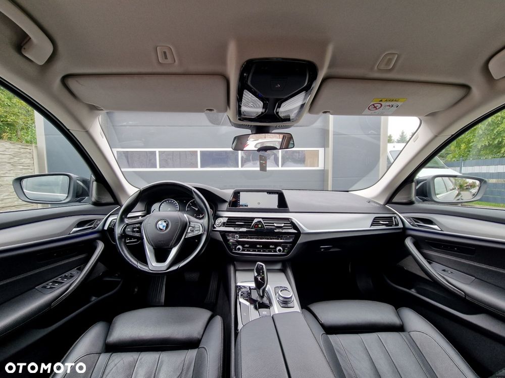 BMW Seria 5 530d Sport Line - 31