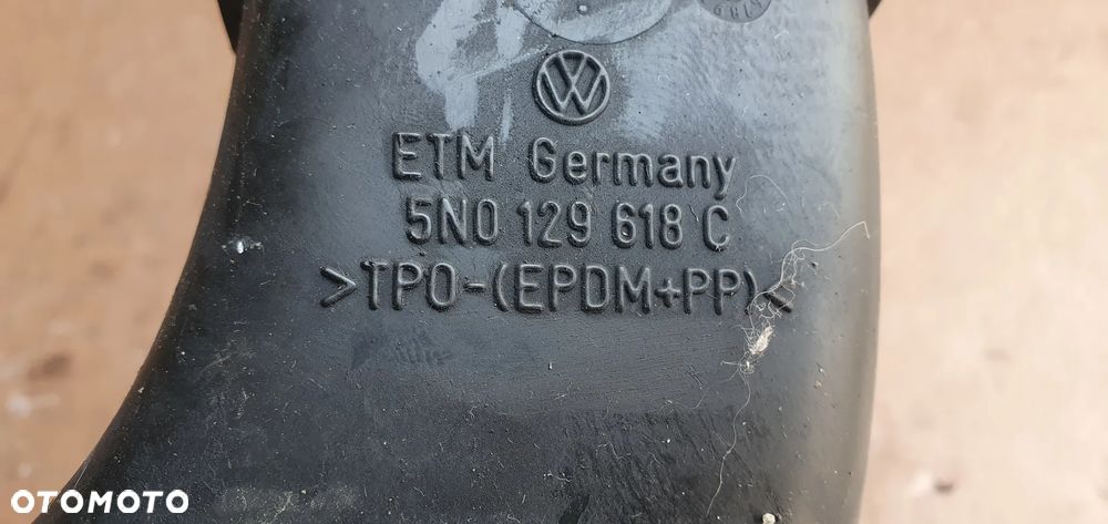 Rura dolot przewód powietrza VW Tiguan I Lift 2.0 TDI 5N0129618C - 5