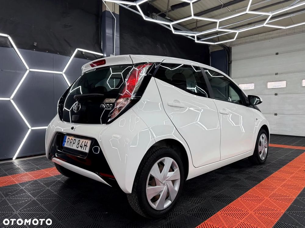 Toyota Aygo x-play touch - 10