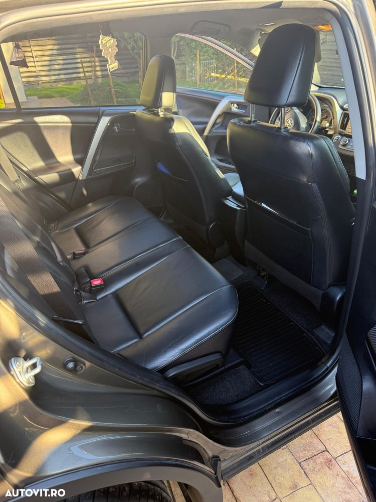 Toyota RAV4 2.2L D-CAT A/T Luxury - 19