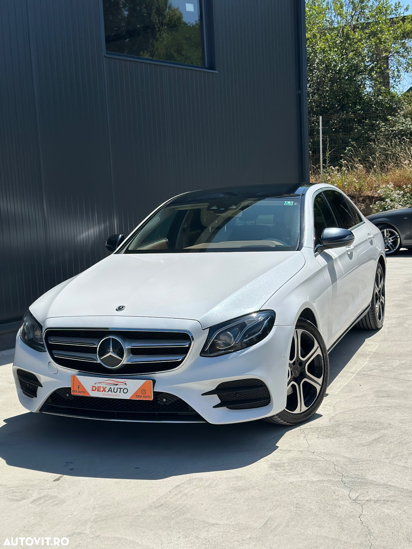 Mercedes-Benz E 220 d 4Matic T 9G-TRONIC AMG Line - 20