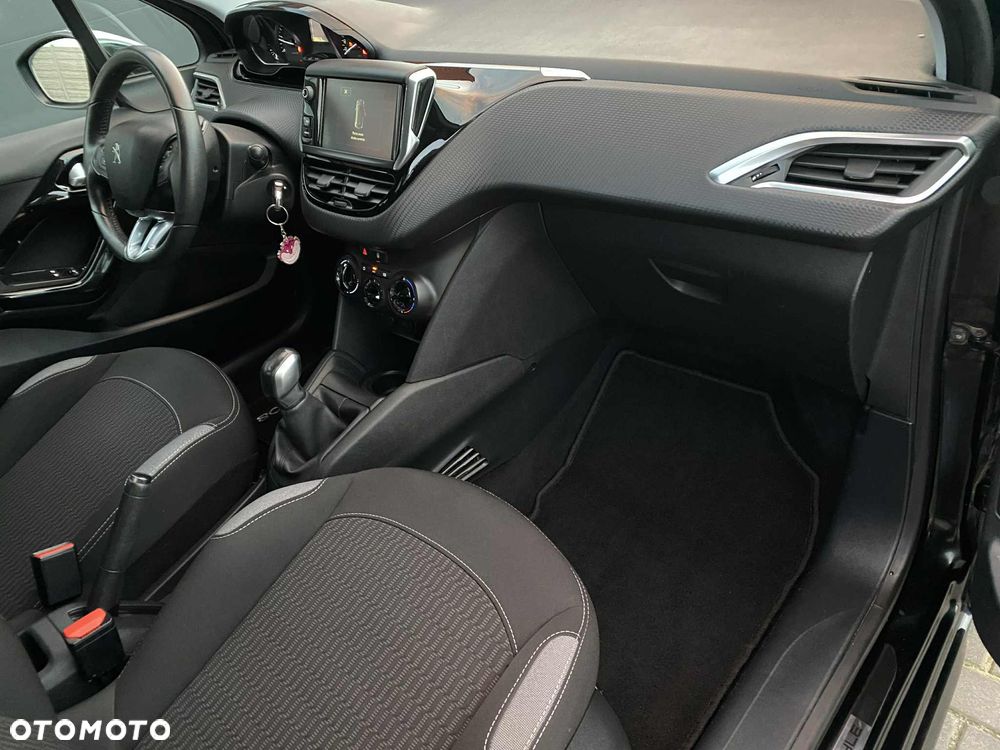 Peugeot 208 1.6 BlueHDi Allure S&S - 9