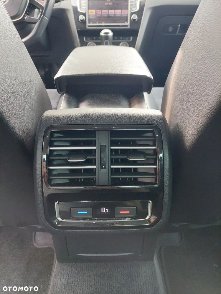 Volkswagen Passat - 19