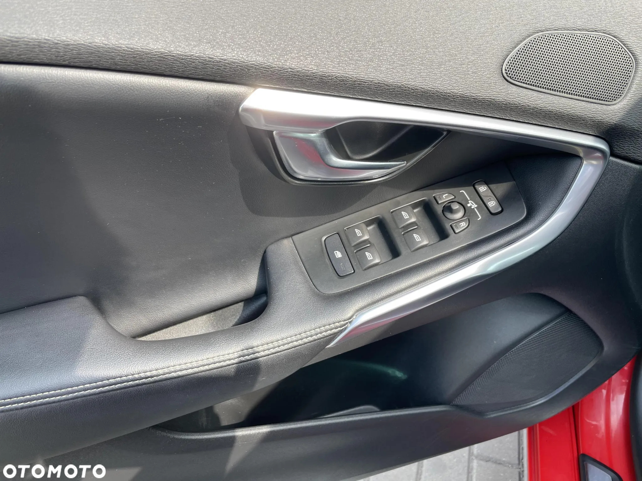 Volvo V40 D2 Drive-E R-Design Momentum - 10