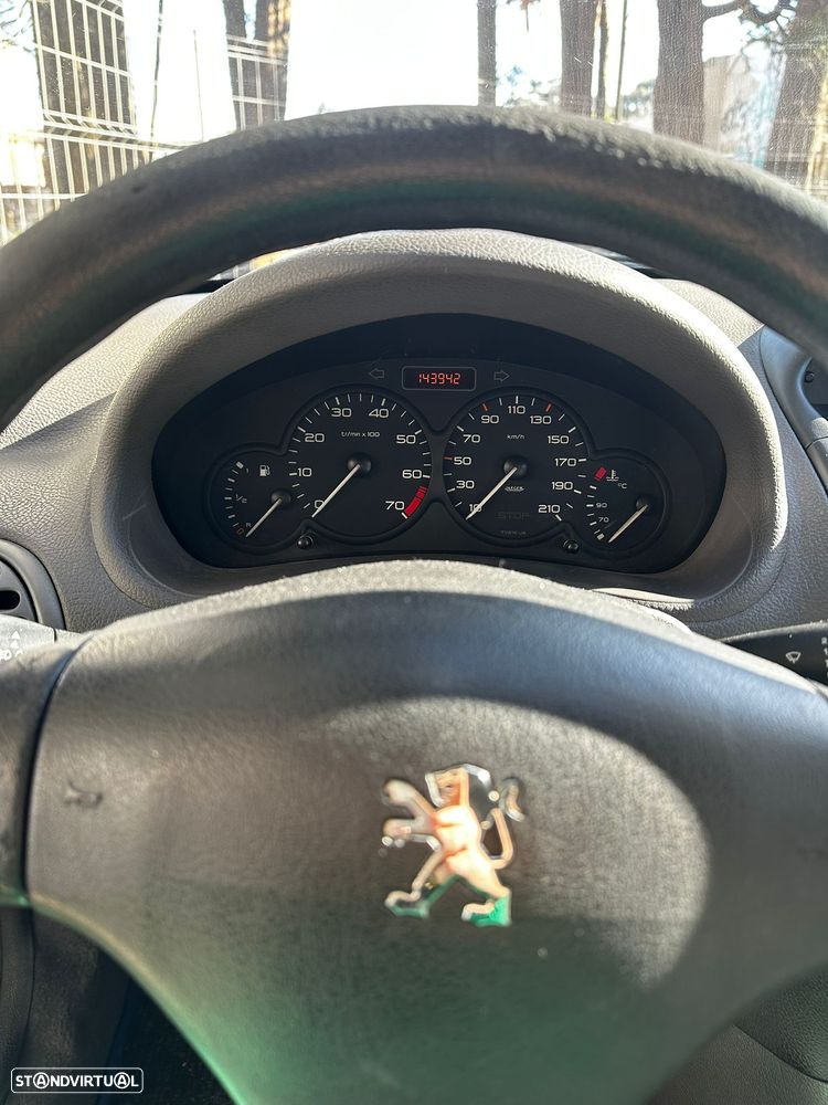 Peugeot 206 1.1 XT - 4