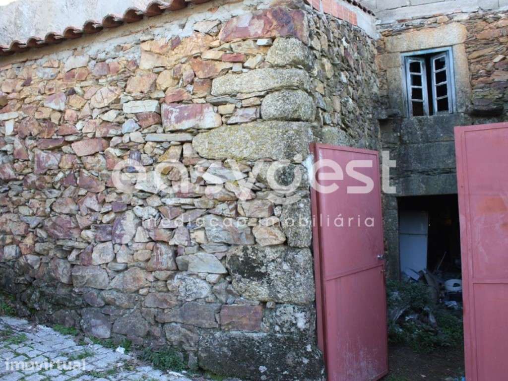 Casa típica para recuperação em aldeia do Salvador na Beira Baixa. - Grande imagem: 3/33