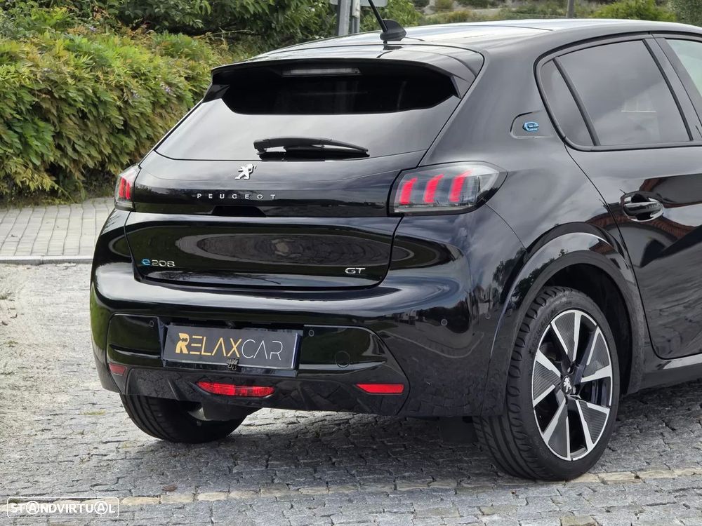 Peugeot e-208 GT - 11