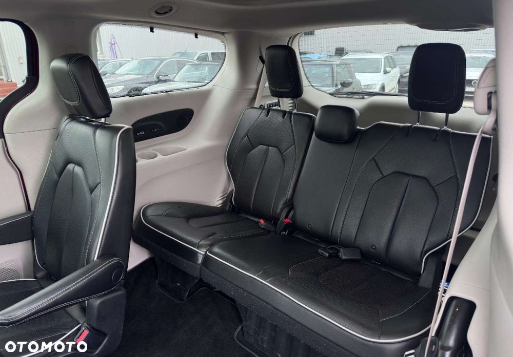 Chrysler Pacifica - 18