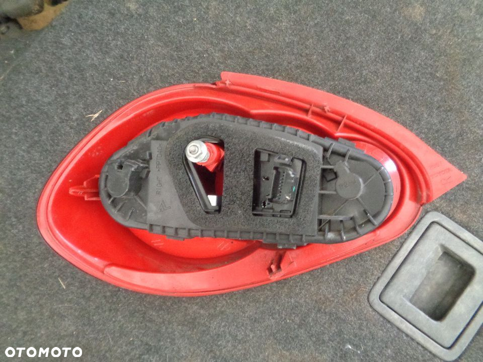TOYOTA AYGO LAMPA TYŁ PRAWA EUROPA - 3