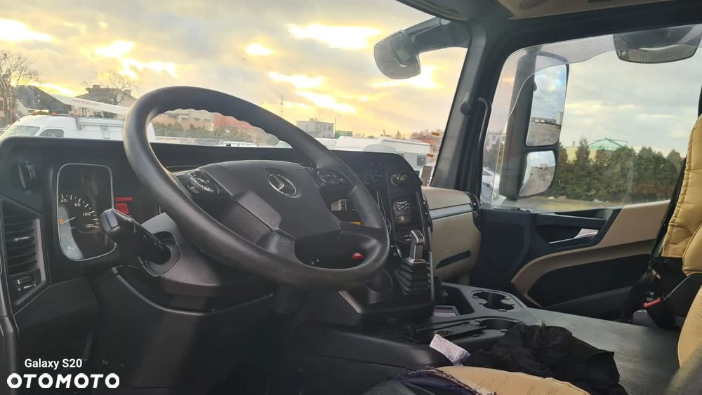 Mercedes-Benz actros - 9