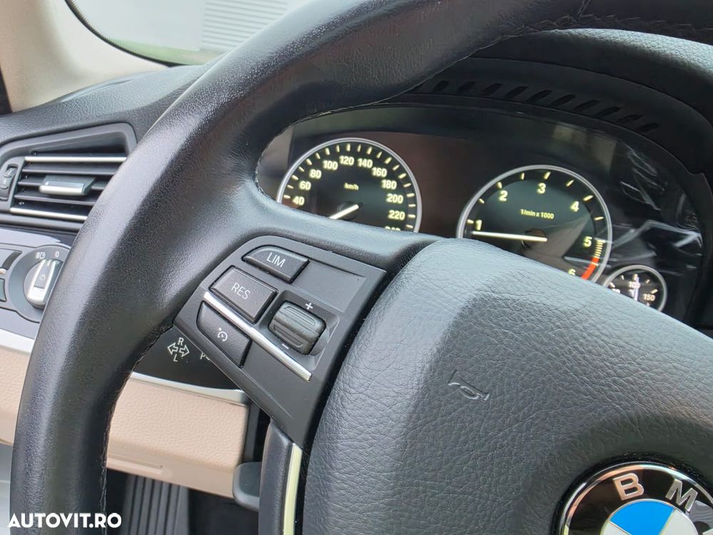 BMW Seria 5 520d Aut. Luxury Line - 31