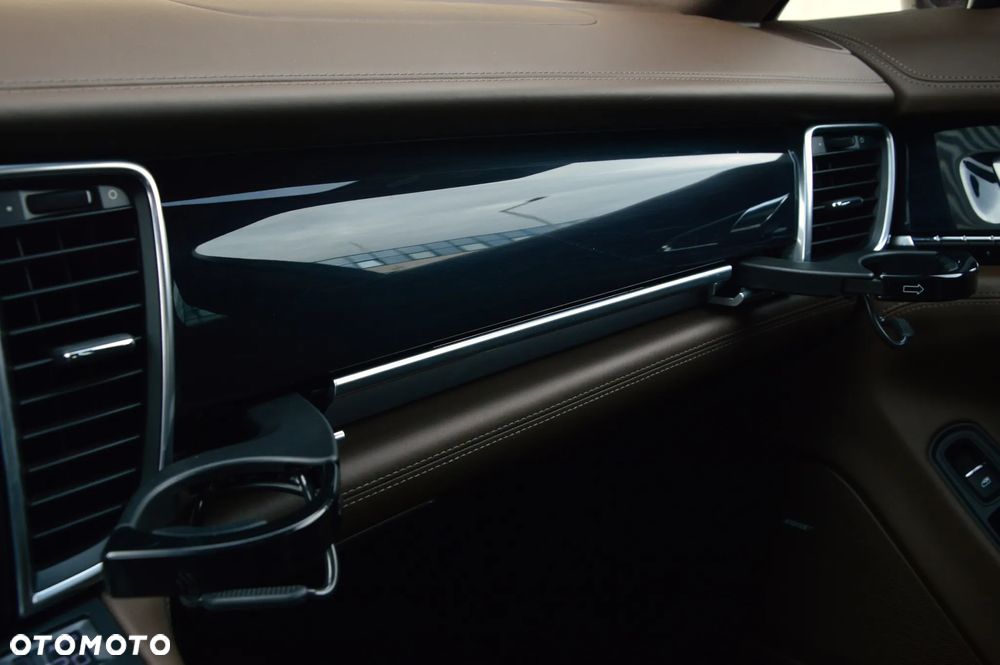 Porsche Panamera 4S - 30