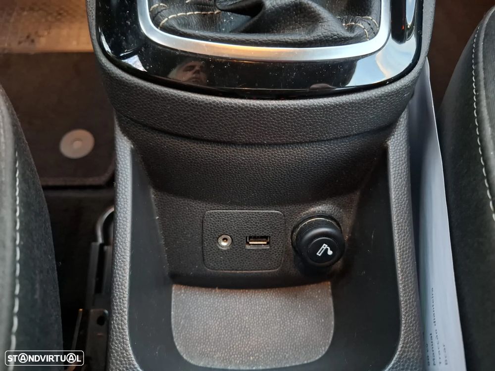 Ford Fiesta 1.0 Ti-VCT Titanium - 42