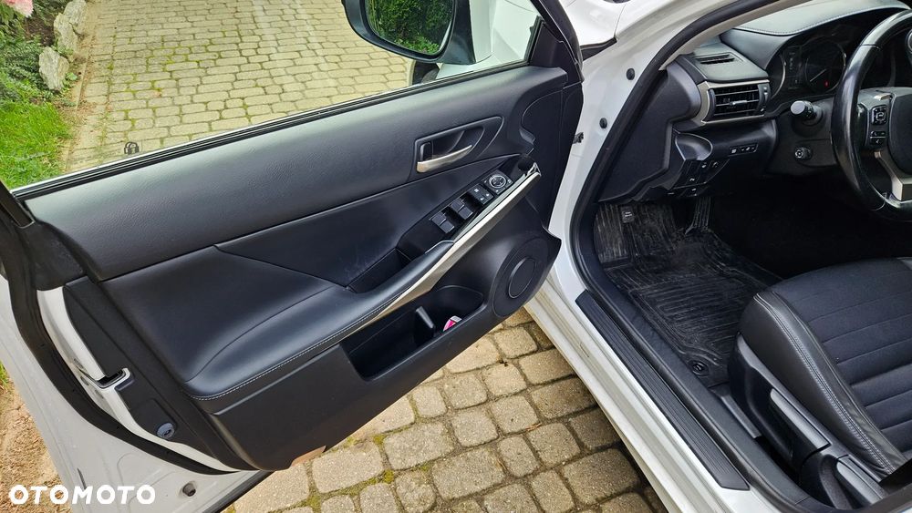Lexus IS 200t Elegance - 10