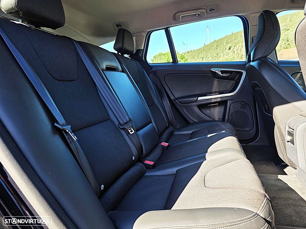 Volvo V60 2.0 D2 Momentum - 13