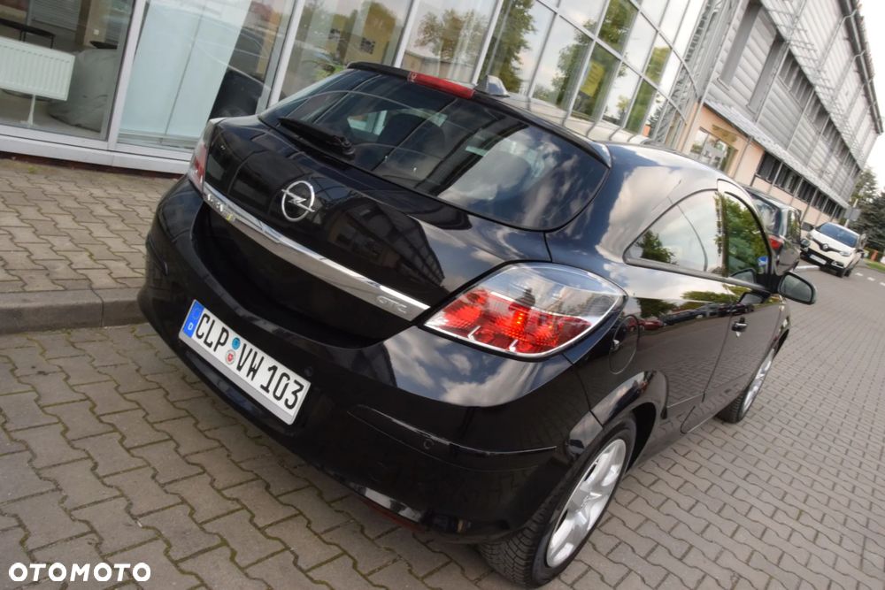 Opel Astra GTC 1.6 Black&White - 16